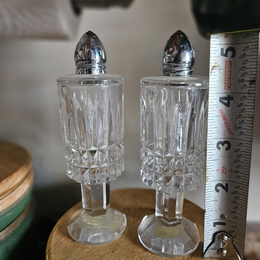 Vintage Crystal Salt and Pepper Shakers - Home Dining - Picture 2 of 4